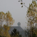 Kohlenmischhalle und Wasserturm des Schachtes Pattberg im Herbstnebel